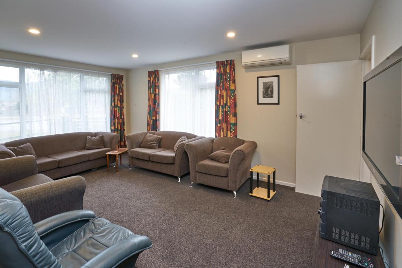Accommodation Fiordland -The Three Bedroom House At 226A Milford Road Те Анау Екстериор снимка