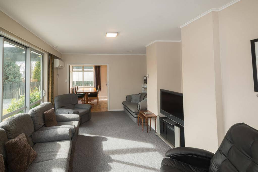 Accommodation Fiordland -The Three Bedroom House At 226A Milford Road Те Анау Екстериор снимка